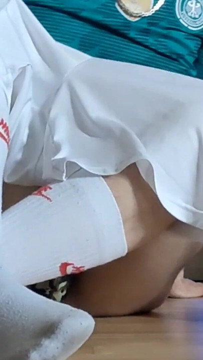 Snažan trenutak iz "(GER) Horny SoccerBoy u smrdljivim NikeSocks pokazuje se za video"