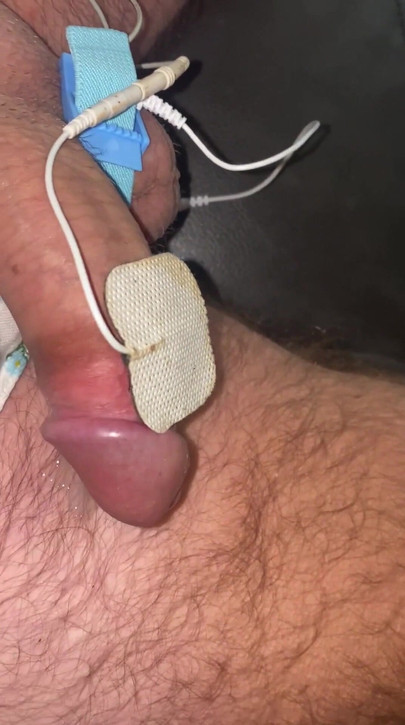 E-stim svršavanje u gaćice | Isječak 1