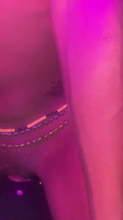 多汁肥美的非洲少女小穴視角 她坐在我的臉上騎到射精 | 短片 1