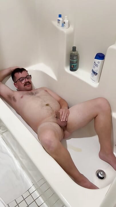 Fag first piss vid