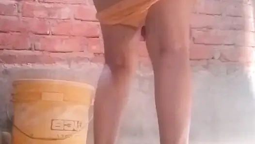 Ich bin ein schönes indisches desi-mädchen und das ist mein Video. Ich bin einfach, natürlich und selbstbewußt. Ich liebe es, echt zu sein und zu zeigen