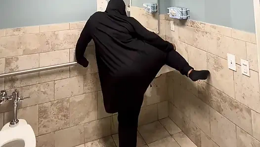 Poison Ivy'nin külotu ıslanıyor!