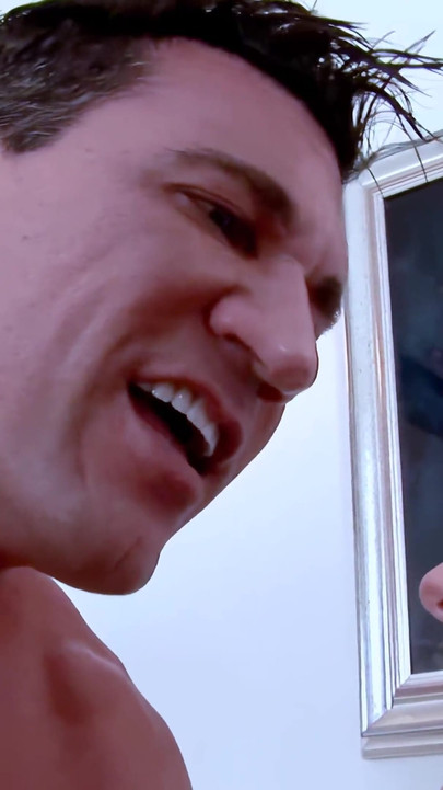 هالي كامينغز مفاجأة مفلس في غرفة الفندق