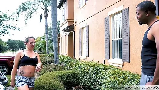 Eş değiştiren çift komşusunda baştan çıkarıyor