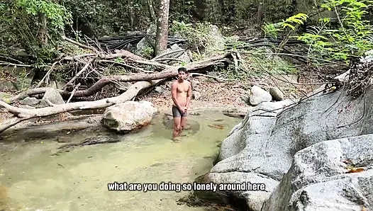 Der Freund hat sie nicht gefickt und die Schlampe suchte Vergnügen mit einem Fremden in einem Fluss