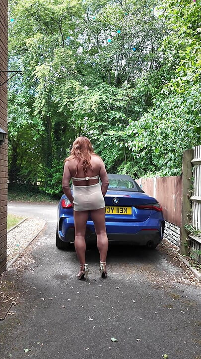 Seksowny Crossdresser kellycd2022 w mojej seksownej sukience majtki i szpilki