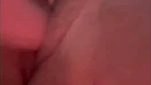 Mandi, fingering, dildo, dan muncrat