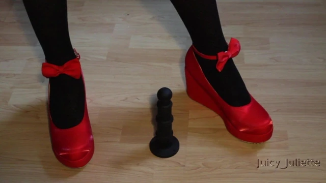Mistress Juliette giving dildo a footjob