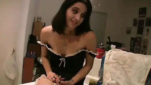 Komşu silgle orta yaşlı seksi kadın sakso ve boşalma için her zaman hazır!!