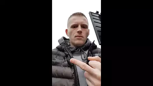 Scally chav ustası homoları yerlerine koyuyor