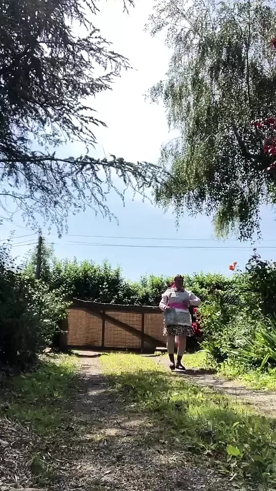 В садоводской одежде идти получить почту