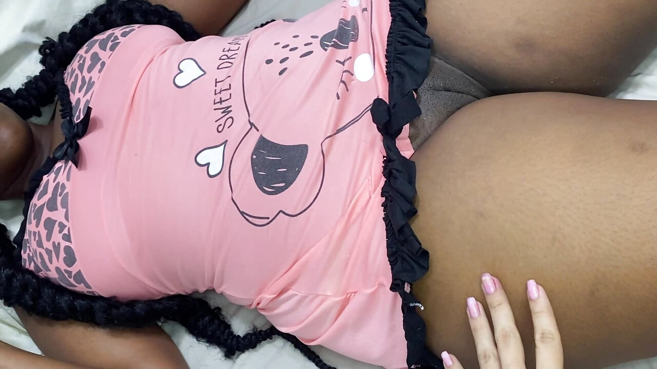 Minha vizinha lésbica gosta de mim à noite me faz ficar muito rico
