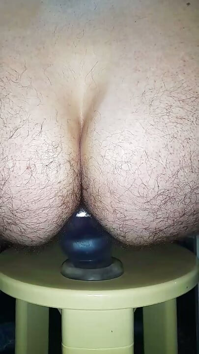 Seeing is believing Dildo 14 centimeters wide and extra-large transparent dilating to the bottom my tight ass in incredible close-up
