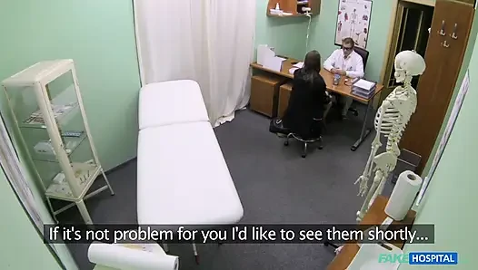 Harika memeli ateşli ince kız fışkırtarak boşalmasını öğreniyor