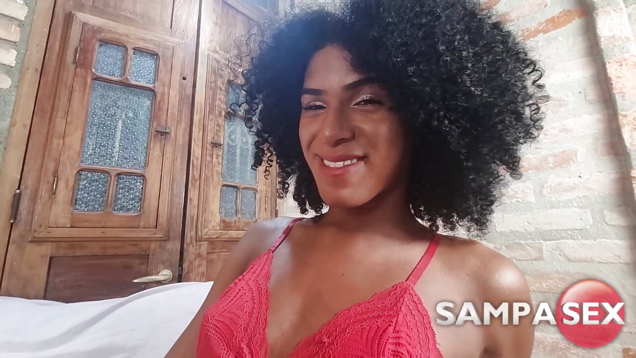 Adegan pertama transeks dientot sama kontol raksasa pria kulit hitam