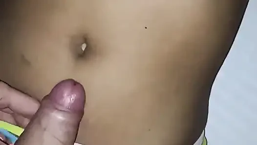 Er kommt aus dem Badezimmer und fragt nach einem Handtuch zum abtrocknen und was ich mache, ist ende auf seinem gesicht und jetzt muss er aga ein bad nehmen