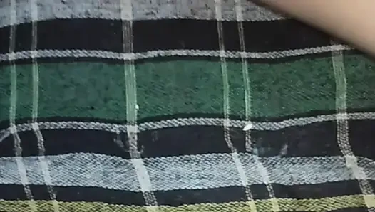 Desi priya bhabhi memberikan footjob dan blojob handjob vum di mulut