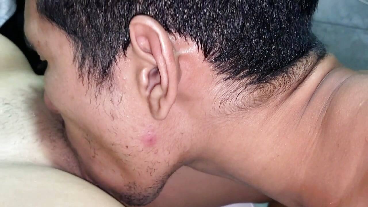 Saya mengongkek awek cantik dari kejiranan dengan tetek besar dan pantat yang baik