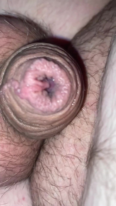 Pequena TIny Limp Clitty Dick vazando precum como um clitóris real maricas | Clipe 1
