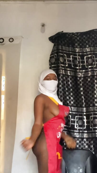 Danse une fille sexy en lingerie
