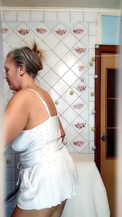Hot housewife Lukerya. A mature Ukrainian woman shows off her figure and poses for the camera at home. | Clip 1