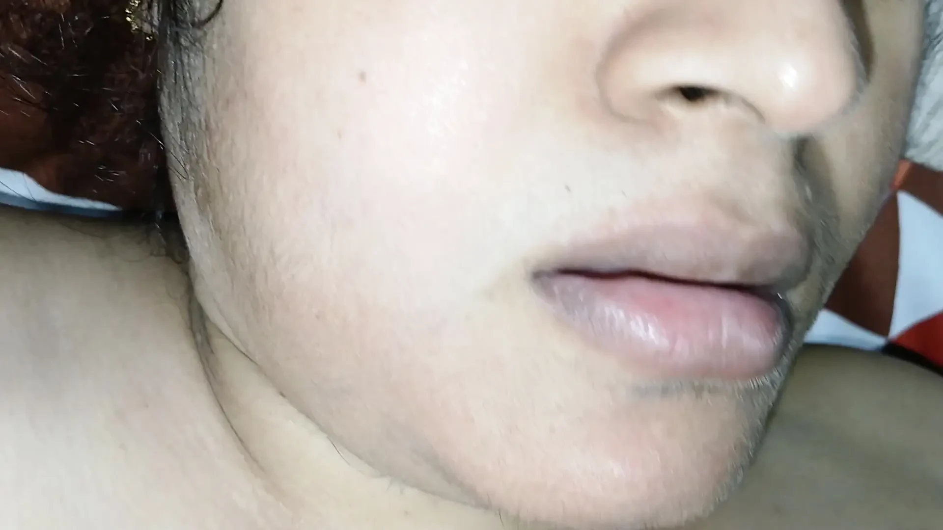 18 岁夫妇独自在家时的第一次性爱硬核和粗暴性爱
