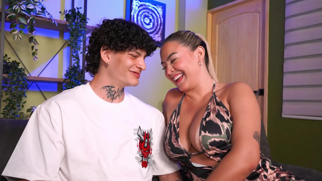 Busty stepmother ends up fucking her stepson after comforting him . Jordy Fabian y Daniela Gomez