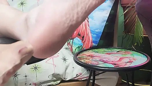 Хорошая девушка, фут-фетиш, поклонение в видео от первого лица, инструкция по