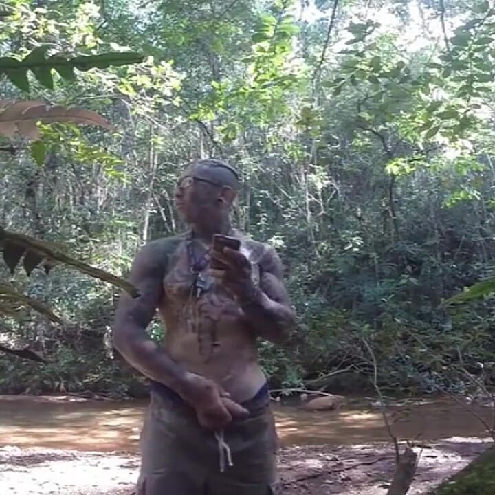 Ngocok kontol di air terjun sampai crot di dalam