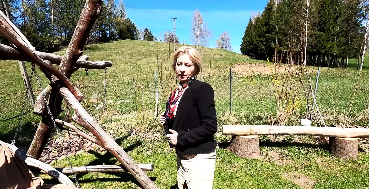 Behold the kinky outdoor play with stockings and shaved cunt in the leading roles.