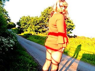 Crossdresser Kellycd masturbating on her car drive out in the countryside