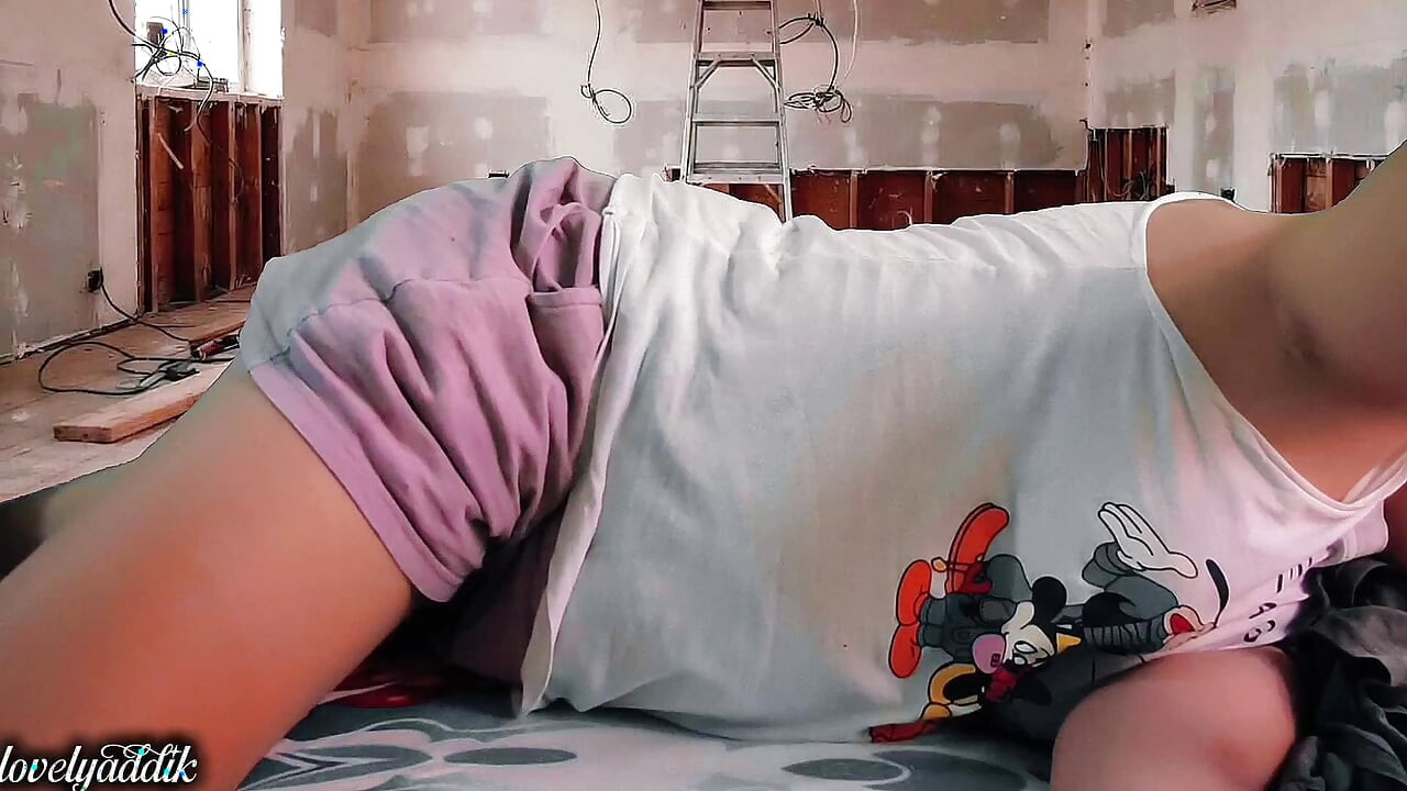 filipina milf waiting for workers Under construction room