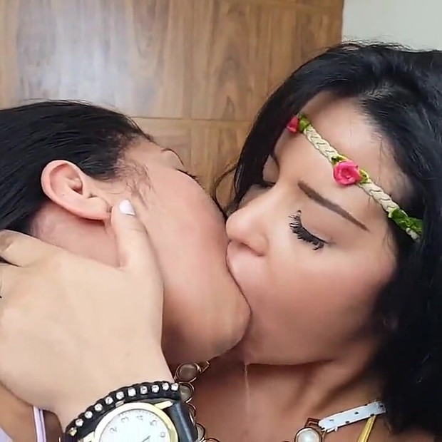Hot and Sexy Lesbian Kisses