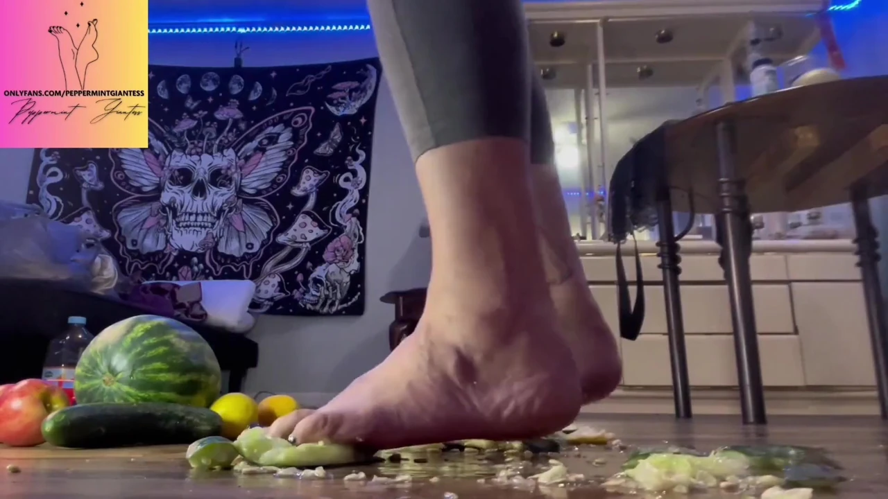 Size 16 Barefoot Fruit Crush Giantess Destruction