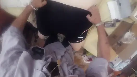 Cewek semok ini lagi asik mainin memeknya dan nyepong kontol ceroboh hot banget!