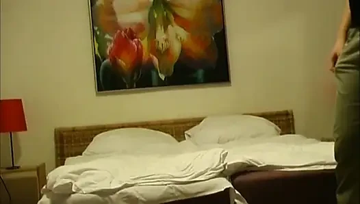 Gerçek amatör çift amcık sikişiyor
