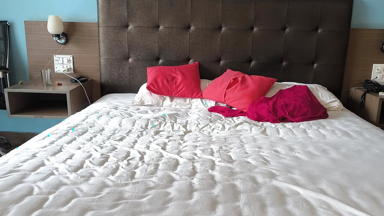 Indian Hot MILF Fuck Doggy Position on Bed