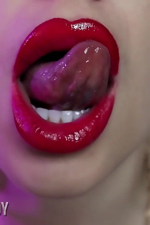 Hallucinogenic lips brain washing!