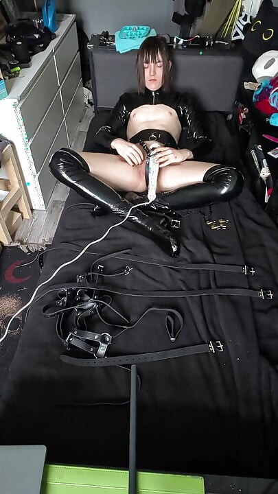 stuck to bed with ice lock