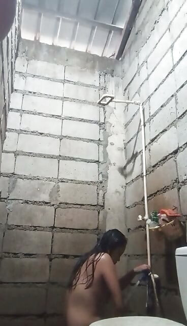 나 혼자야, 지금 존나게 꼴리네
