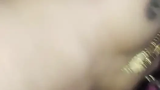 Desi bhabhi ko land munh mein dekhkar chut faadi