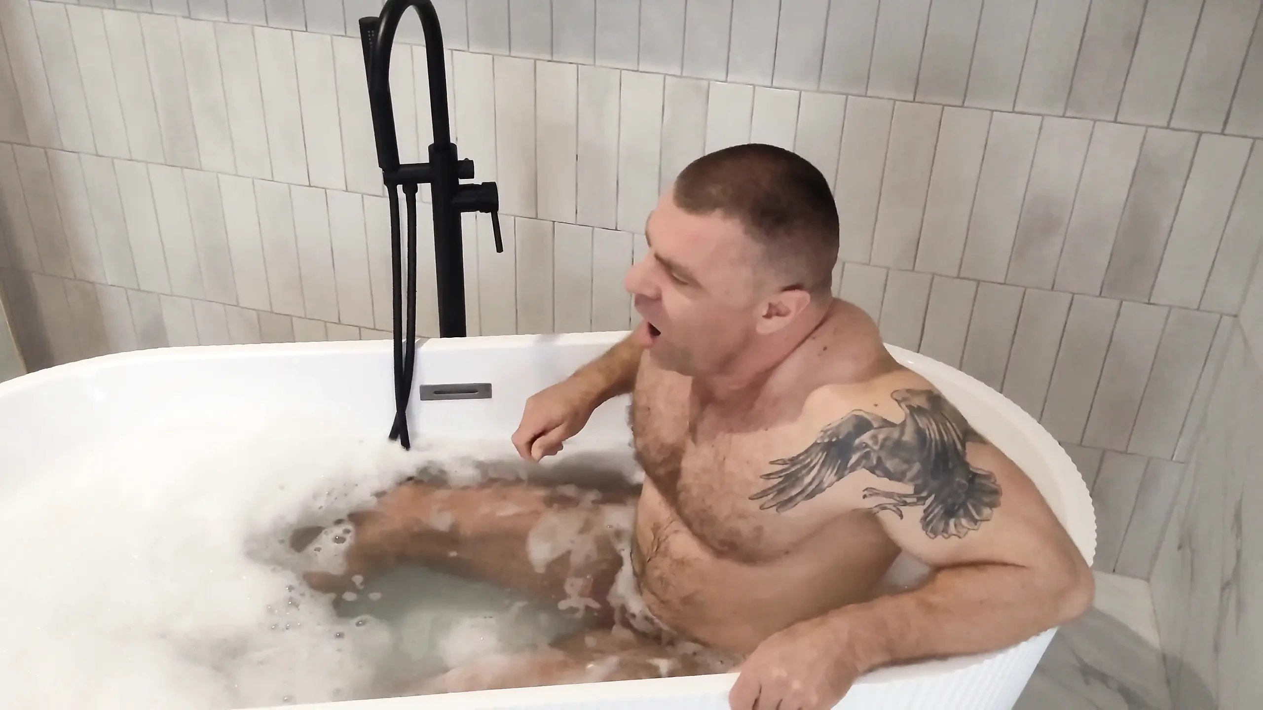 Hairy Muscular Daddy Gets Filthy in the Bath - Huge Load Jerk off