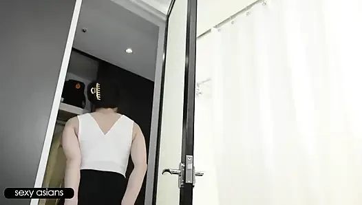 Gentle Beauty Pretends to Hold Back but Quietly Leads the Moment Into a Creampie Finish