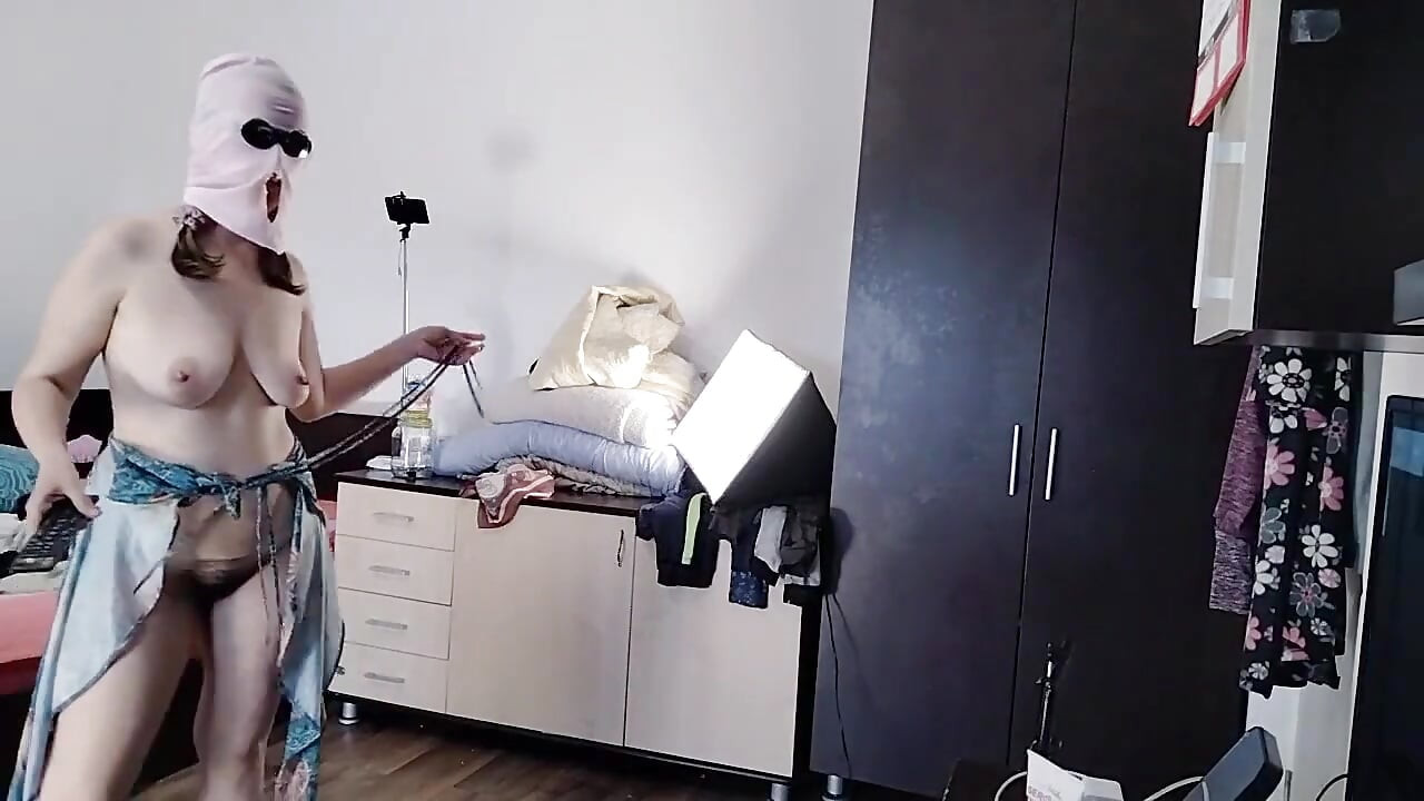 Esposa Amateur Se Divierte Probándose La Ropa Que Corta.