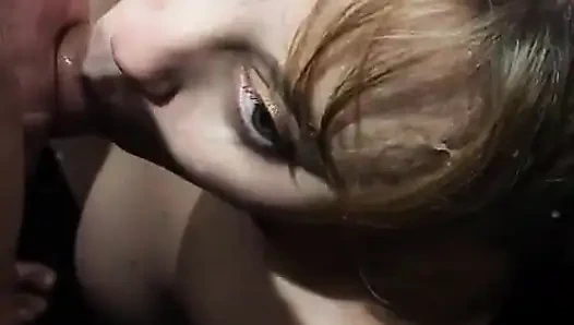 Минет в душе с финалом на лице