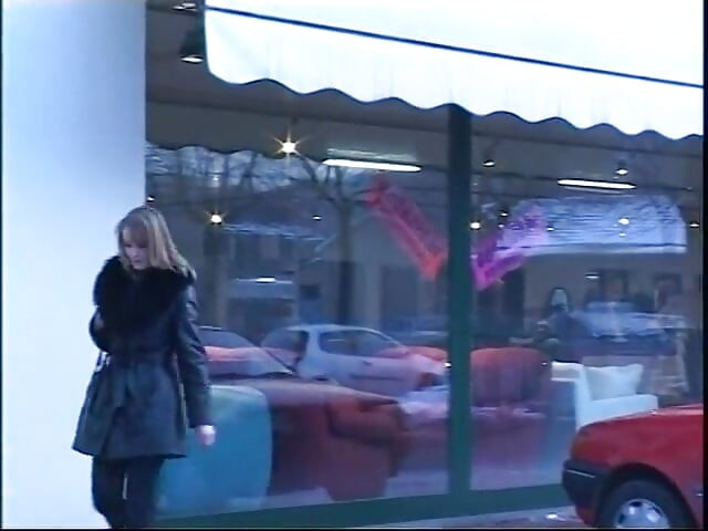 Blonde slut gets dp pounded in threesome