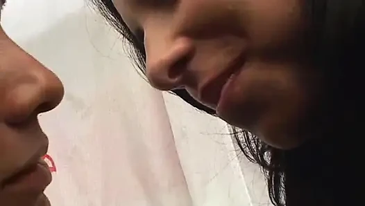 Hot Kisses Girls