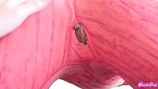 Liv wild lagi asik masturbasi pakai dildo sambil pakai celananya!