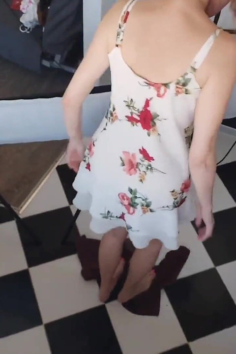 Mokre gaćice za usta, dlakava pička piša, backstage