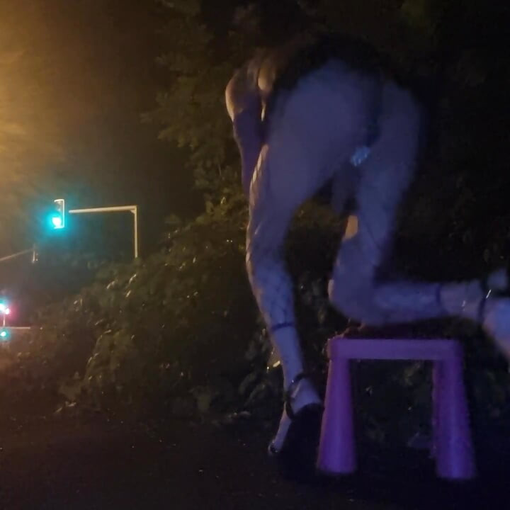 A Whore in a Mini-Skirt Ras du CuL, on the Edge of the🛣Nationale 7 in BRUNOy. 2H00 VaneSsaBiTCHx PariSChienneTrvprod⁹¹